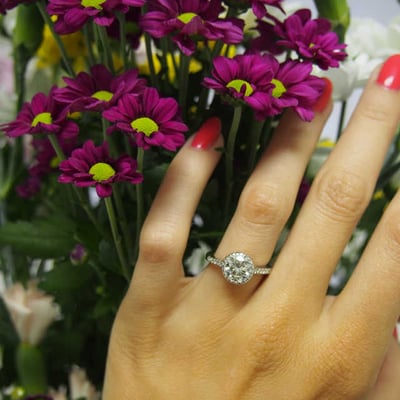 Prsten s moissanitem