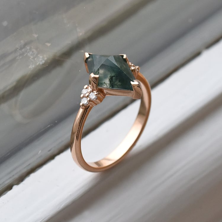 Zlatý zásnubní prsten 71595