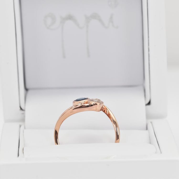 Prsten se safírem a diamanty 22698