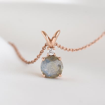 Zlatý přívěsek s labradoritem a diamantem Timotei