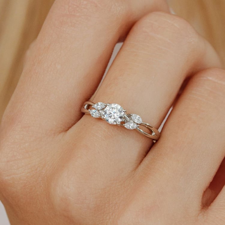 Zlatý zásnubní prsten s diamanty Halym 163691