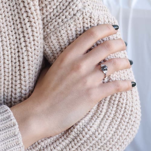 Prsten se salt and pepper diamantem a safíry Nadiia