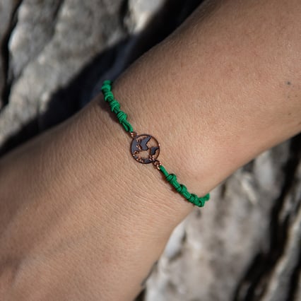 Stříbrný provázkový náramek s mapou světa Globe