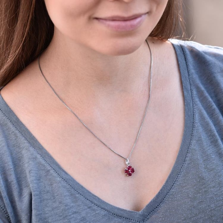 Náhrdelník s rubíny 7160