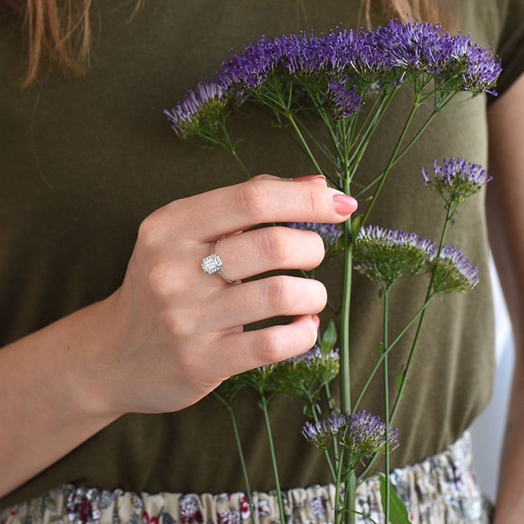 Zásnubní prsten s emerald diamantem 82429