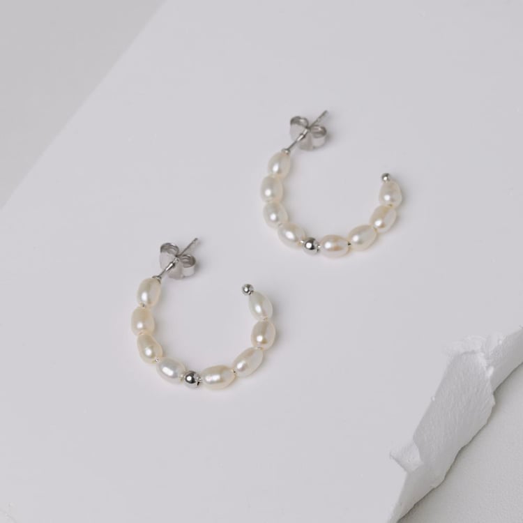 Stříbrné kruhové náušnice s perlami Roxanne 164061