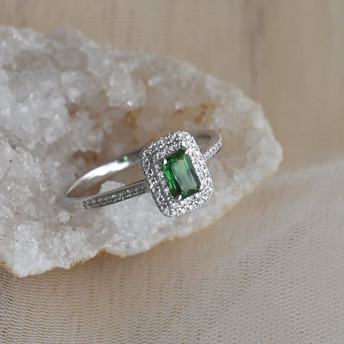 Zlatý prsten s emerald tsavorit granátem a diamanty Kanie
