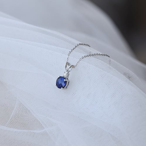 Safírový přívěsek ze zlata s diamantem Emolyna