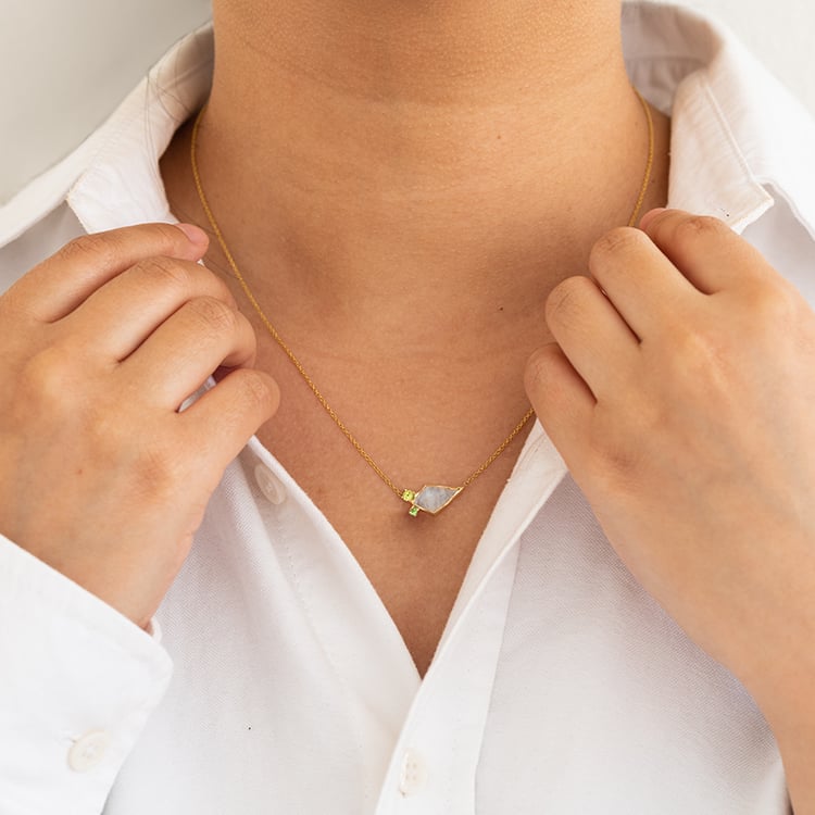 Náhrdelník s měsíčním kamenem, olivínem a tsavorit granátem Milly 124158