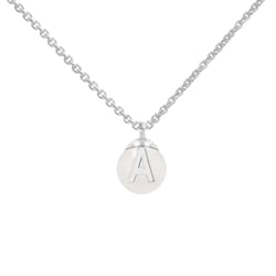 Přívěsek s perlou a písmenem Louie