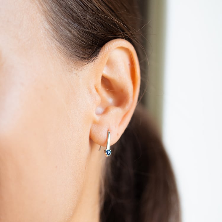 Visací náušnice se safírovými srdíčky Levy 145750