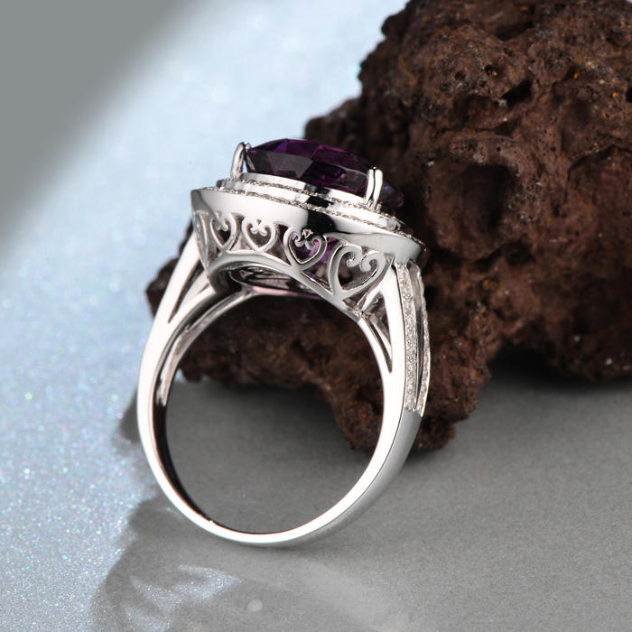 Zlatý prsten s diamantovou kapkou 8556