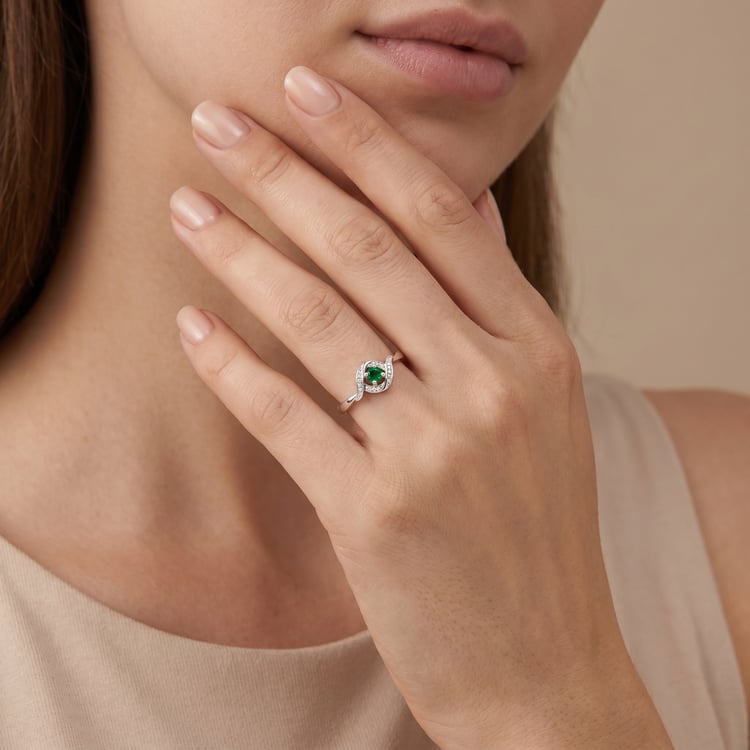 Prsten se smaragdem a diamanty 167644