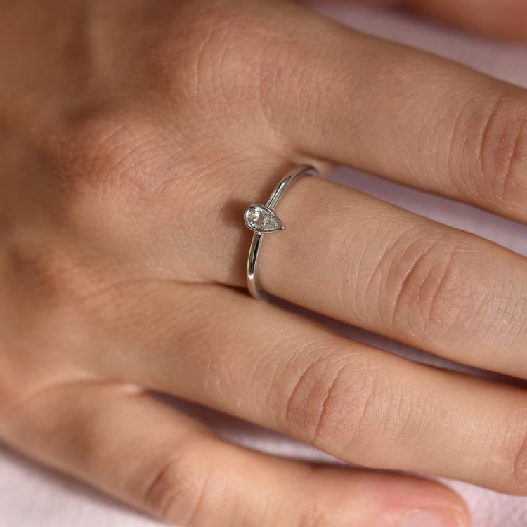 Prsten ze zlata s pear diamantem 22456