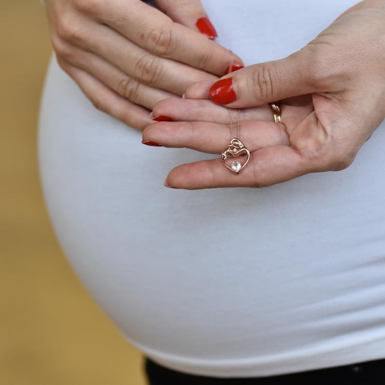 Přívěsek matka a dítě s moissanitem a diamantem Ella 105204