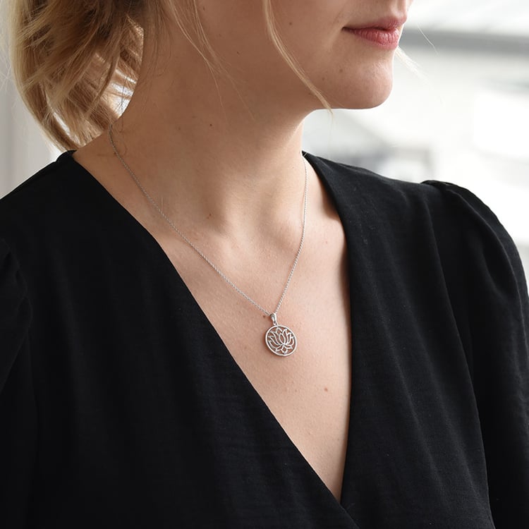 Stříbrný přívěsek lotos s lab-grown diamanty Yule 104433