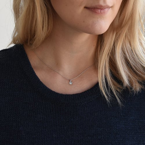 Minimalistický přívěsek s diamantem Tilda