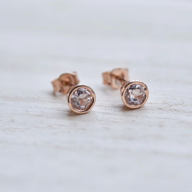 Stříbrné bezel náušnice s morganity Wetty 102825