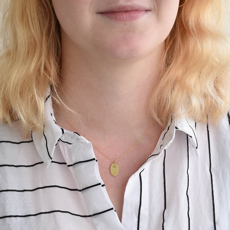 Romantický zlatý přívěsek s květinou a gravírem dle vaší volby 88063