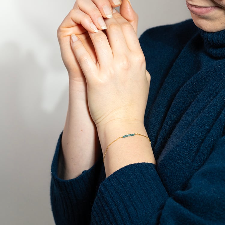 Zlatý náramek s modrými nebroušenými diamanty Wiul 150653