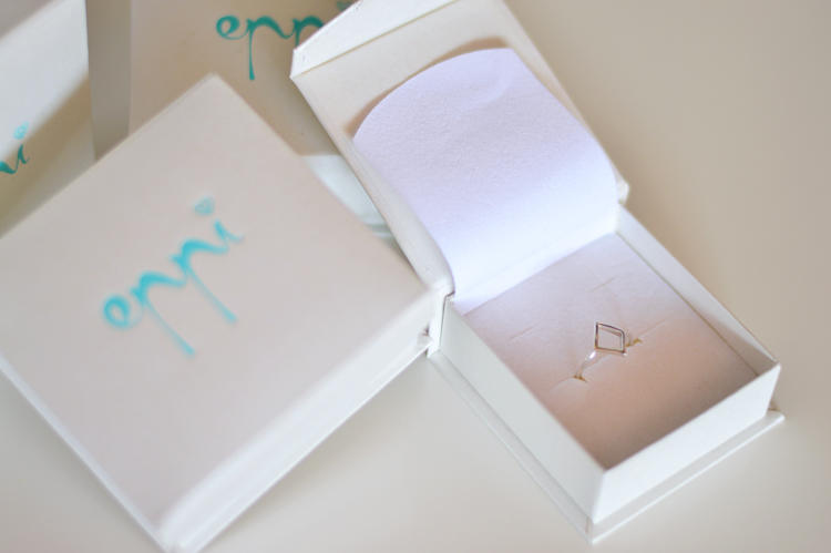 Stříbrný geometrický prsten 9888