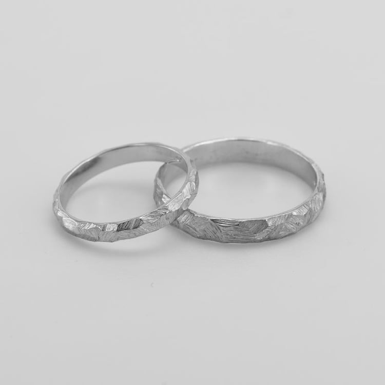 Platinové škrábané snubní prsteny 76607