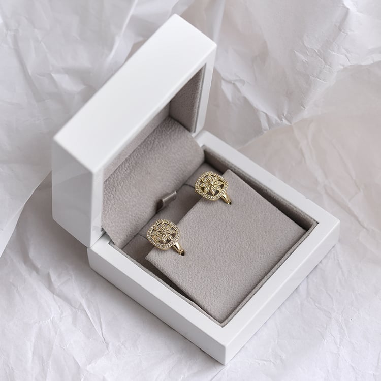 Zlaté Květy s diamanty v náušnicích 64256