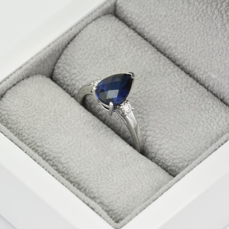 Prsten s pear safírem 36947
