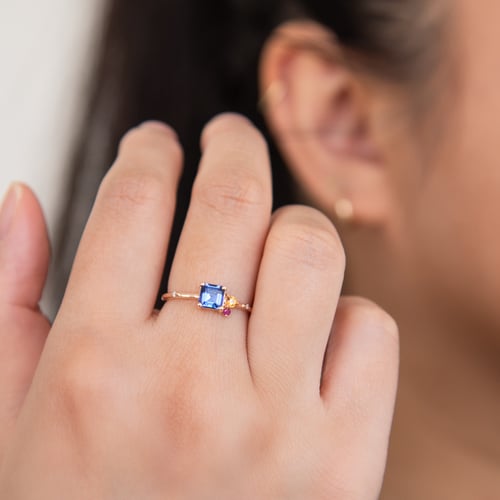 Cluster prsten s asscher tanzanitem, padparadscha safírem, rubínem a diamantem Kenny