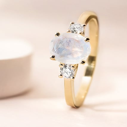 Zlatý prsten s měsíčním kamenem a moissanity Letty