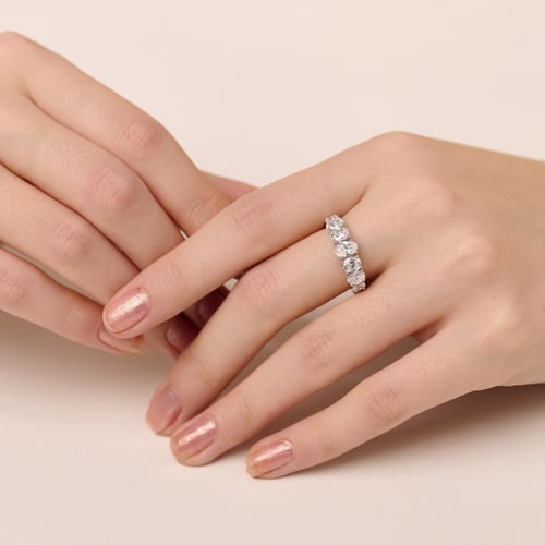 Zlatý prsten s oválnými přírodními diamanty Rasel