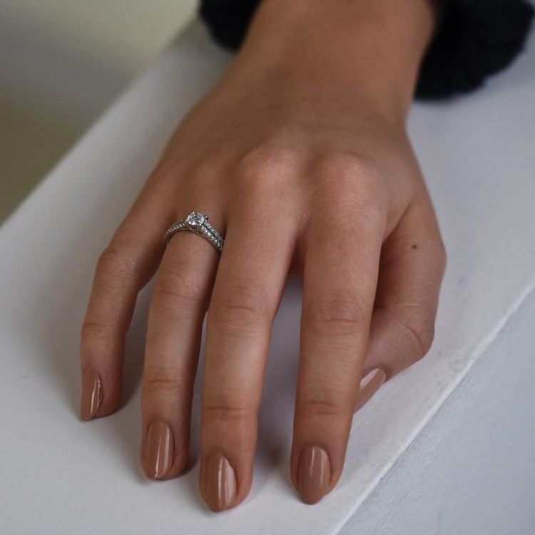 Platinový zásnubní prsten s diamantem 51069