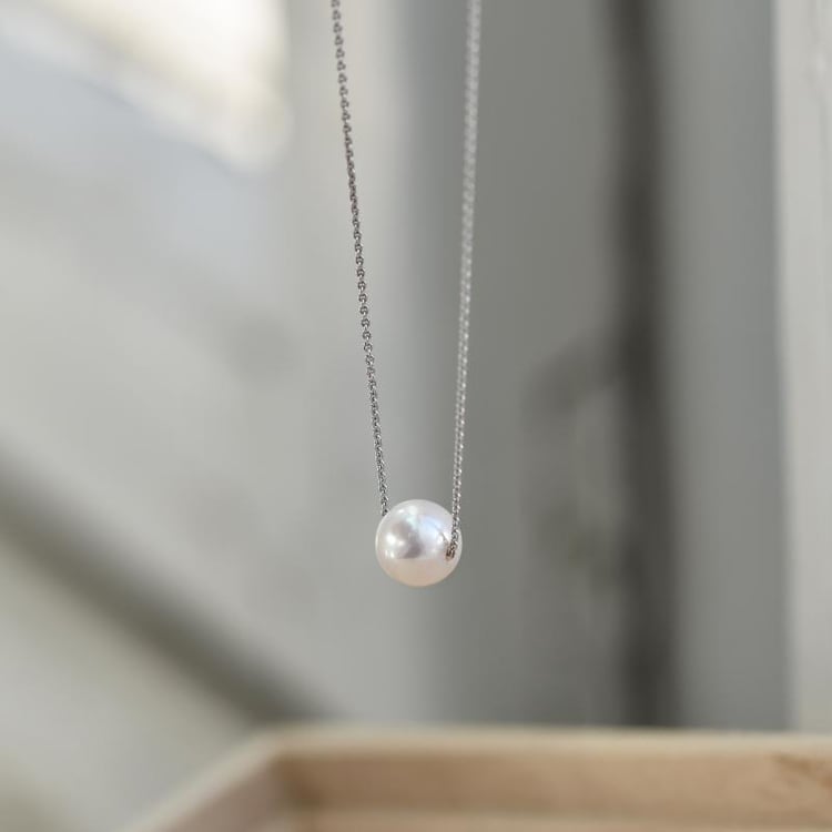 Náhrdelník s jemnou perlou 37922