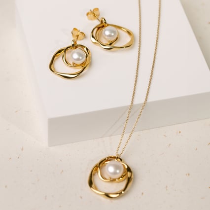 Kolekce stříbrných šperků s perlami Jerioth