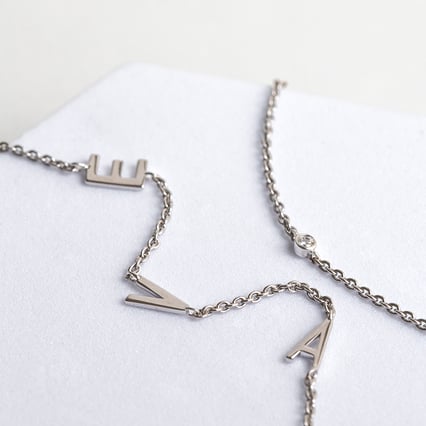 Náhrdelník se 3 písmenky podle vaší volby a lab-grown diamantem Lupe