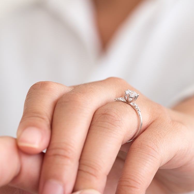 Zásnubní prsten s lab-grown diamanty Kristia 128559