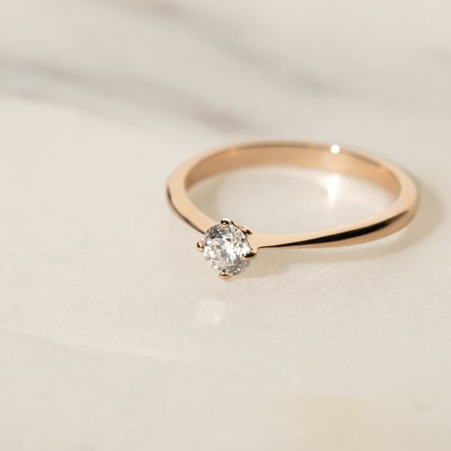 Zásnubní prsten s diamantem Sevati