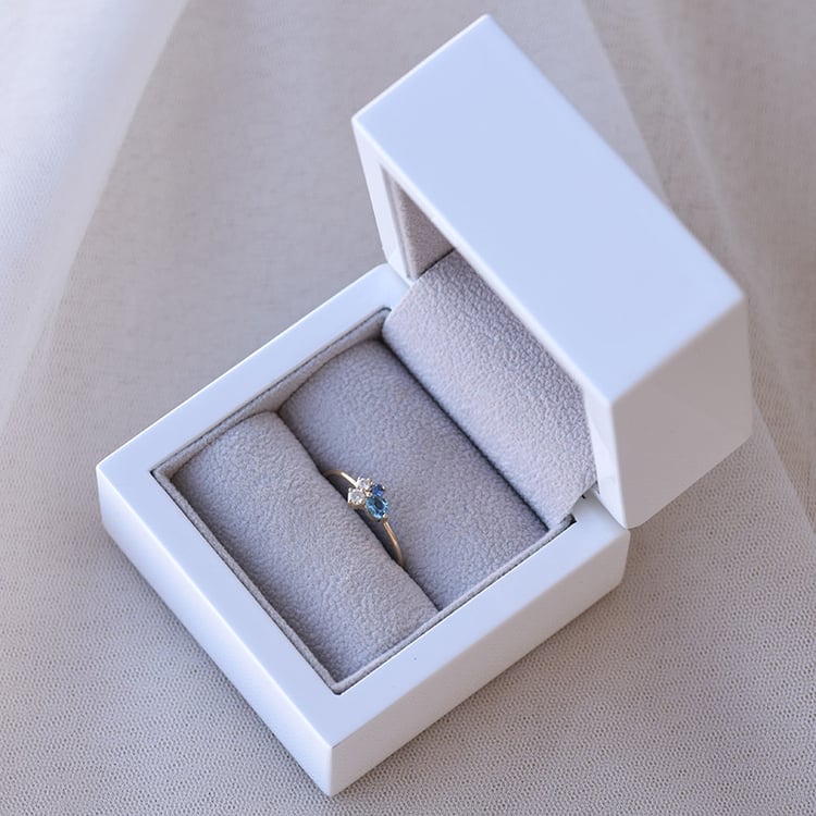 Prsten s topazem, safírem a moissanity 67380