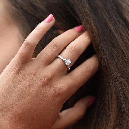 Vintage zásnubní prsten s lab-grown diamanty Noelani