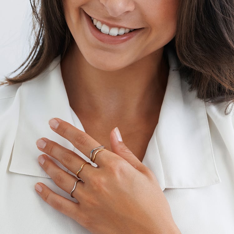 Stříbrný prsten se třemi modrými diamanty 157767