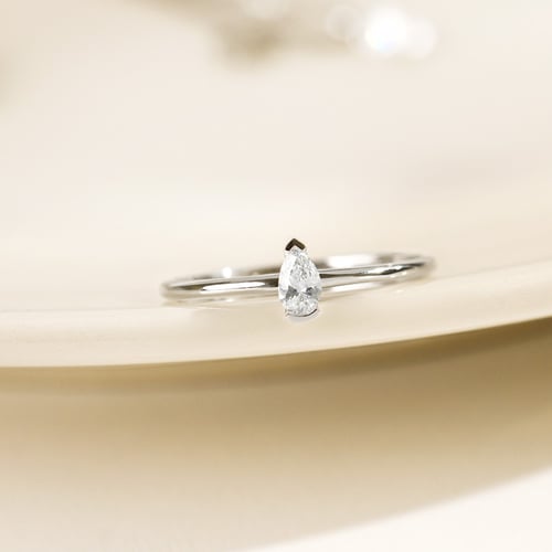 Minimalistický prsten ze zlata s pear diamantem Valentin