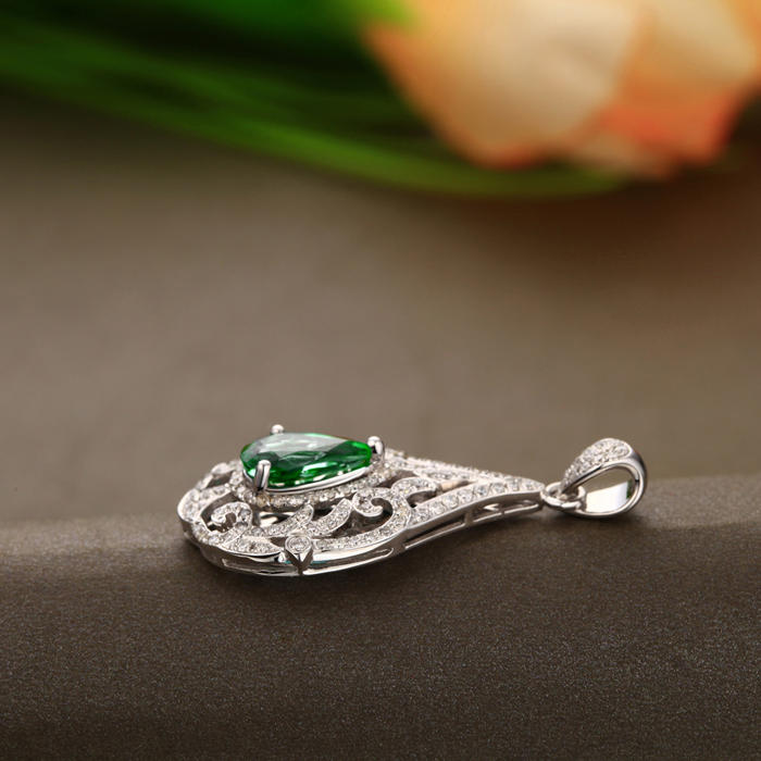 Smaragdový zlatý přívěsek s diamanty 3646