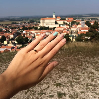 Prsten s černým diamantem