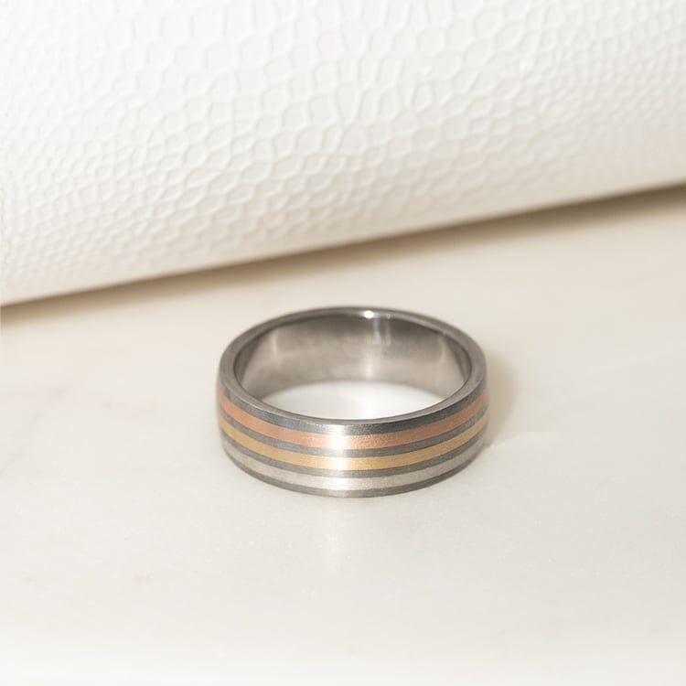 Snubní prsteny z titanu, zlata a stříbra Jabari 135899