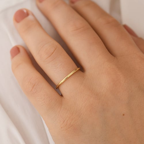 Zlaté minimalistické snubní prsteny Alays