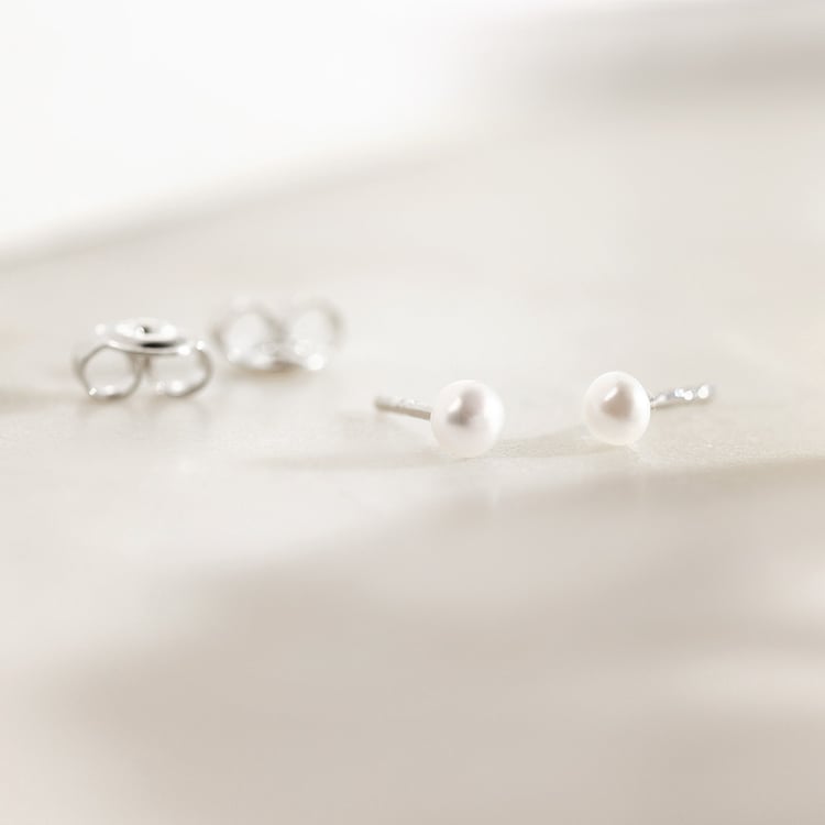 Minimalistické perlové náušnice 158430