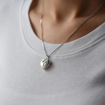 Srdíčkový otevírací medailon s diamantem Dialah