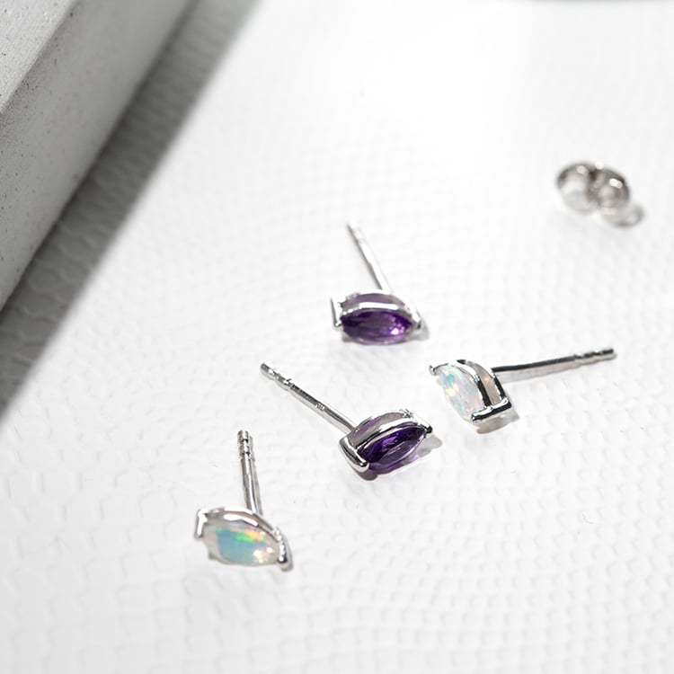 Minimalistické stříbrné náušnice s ametysty Andine 131335