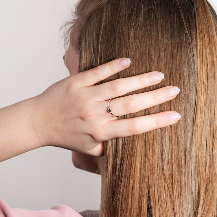 Jemný cluster prsten se salt and pepper diamantem Marine 150431