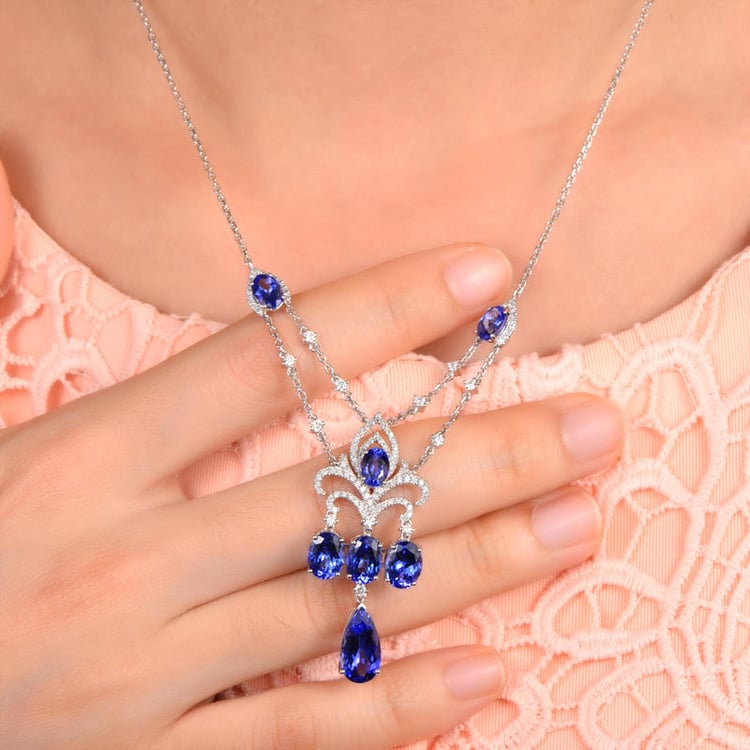 Náhrdelník ze zlata s tanzanity 9836